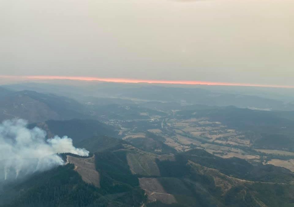 Firefighters gain ground on Skyline Ridge Complex with assist from weather